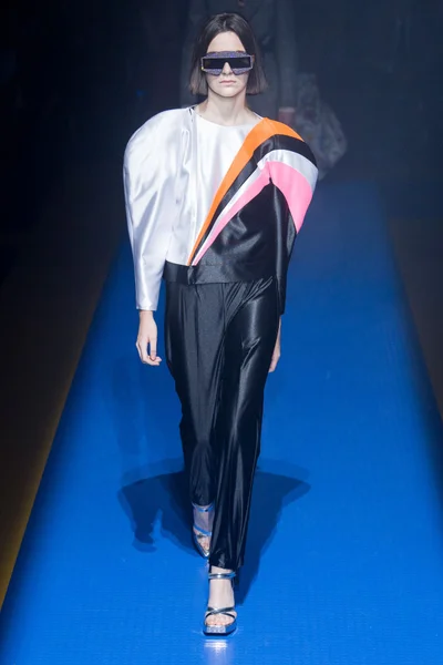 Look 3